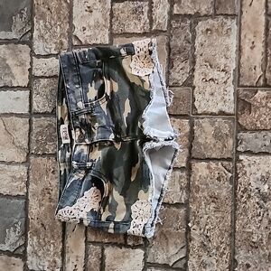 Mudd Camouflage Floral Lace Shorts